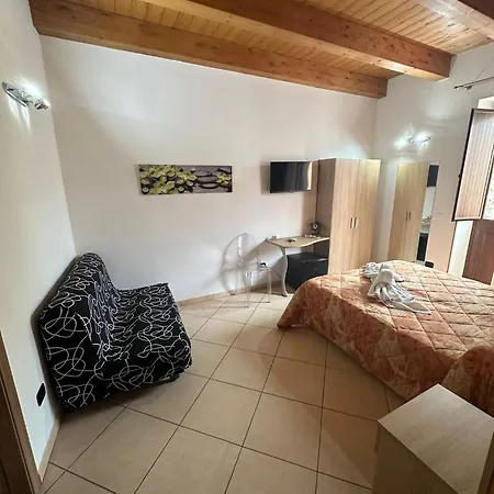 Mandanici :borgo Marsalini 2.0 Guest house Barcellona-Pozzo di Gotto