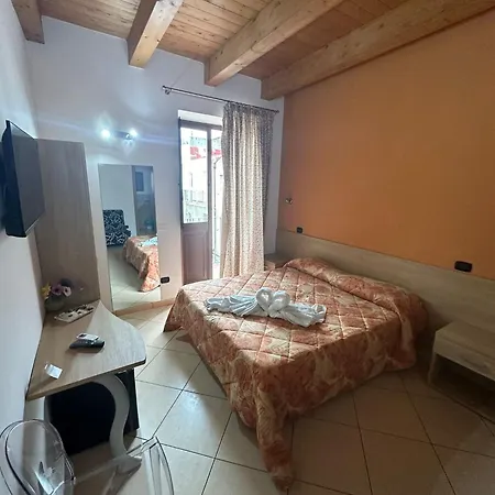 Mandanici :borgo Marsalini 2.0 Guest house Barcellona-Pozzo di Gotto