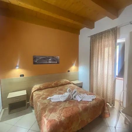 Mandanici :borgo Marsalini 2.0 * Barcellona-Pozzo di Gotto