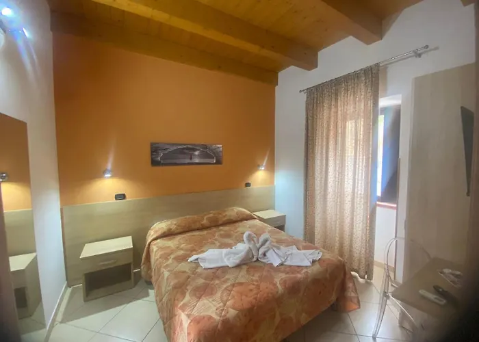 Mandanici :borgo Marsalini 2.0 3* Barcellona-Pozzo di Gotto